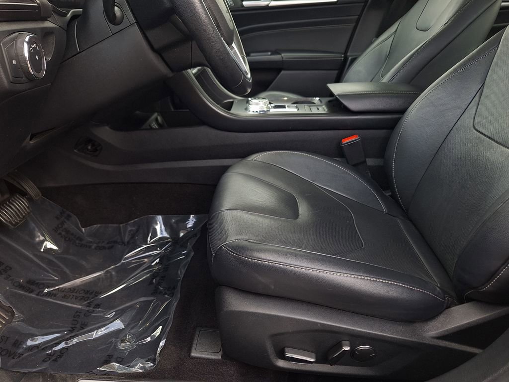 Used 2019 Ford Fusion Energi Titanium FWD image 11
