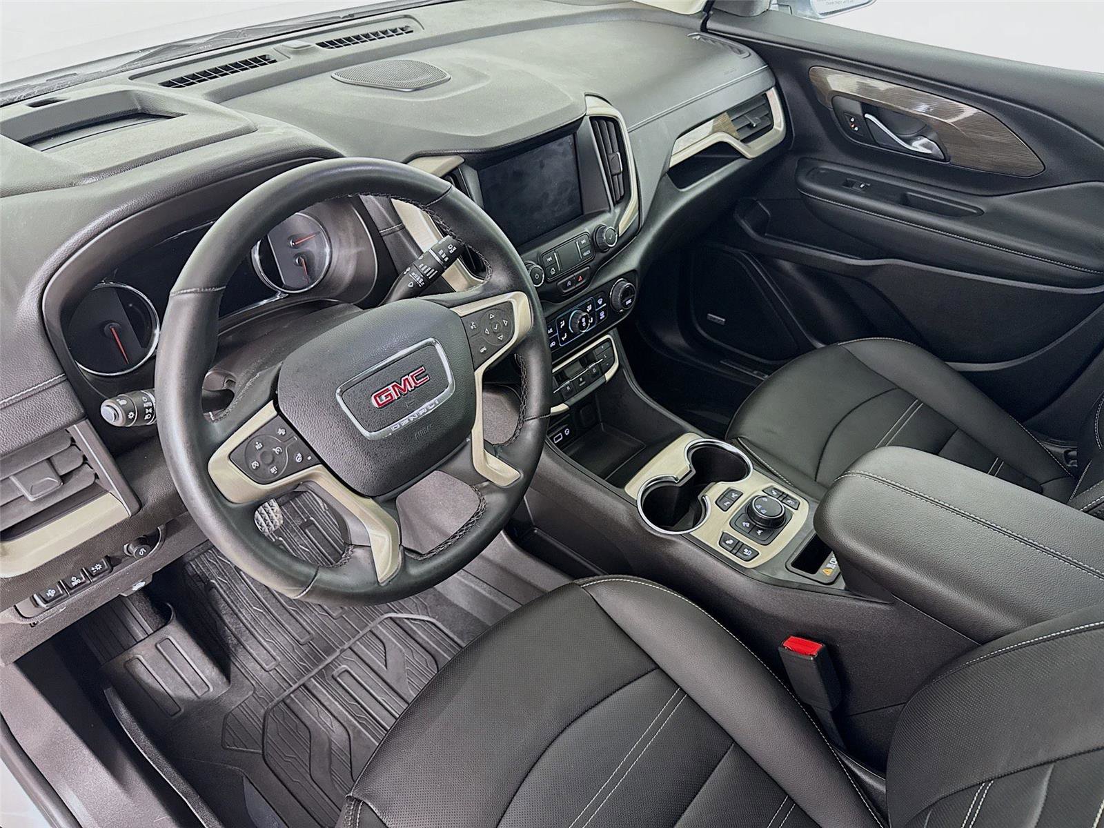 Used 2024 GMC Terrain Denali w/ Denali Premium Package image 11
