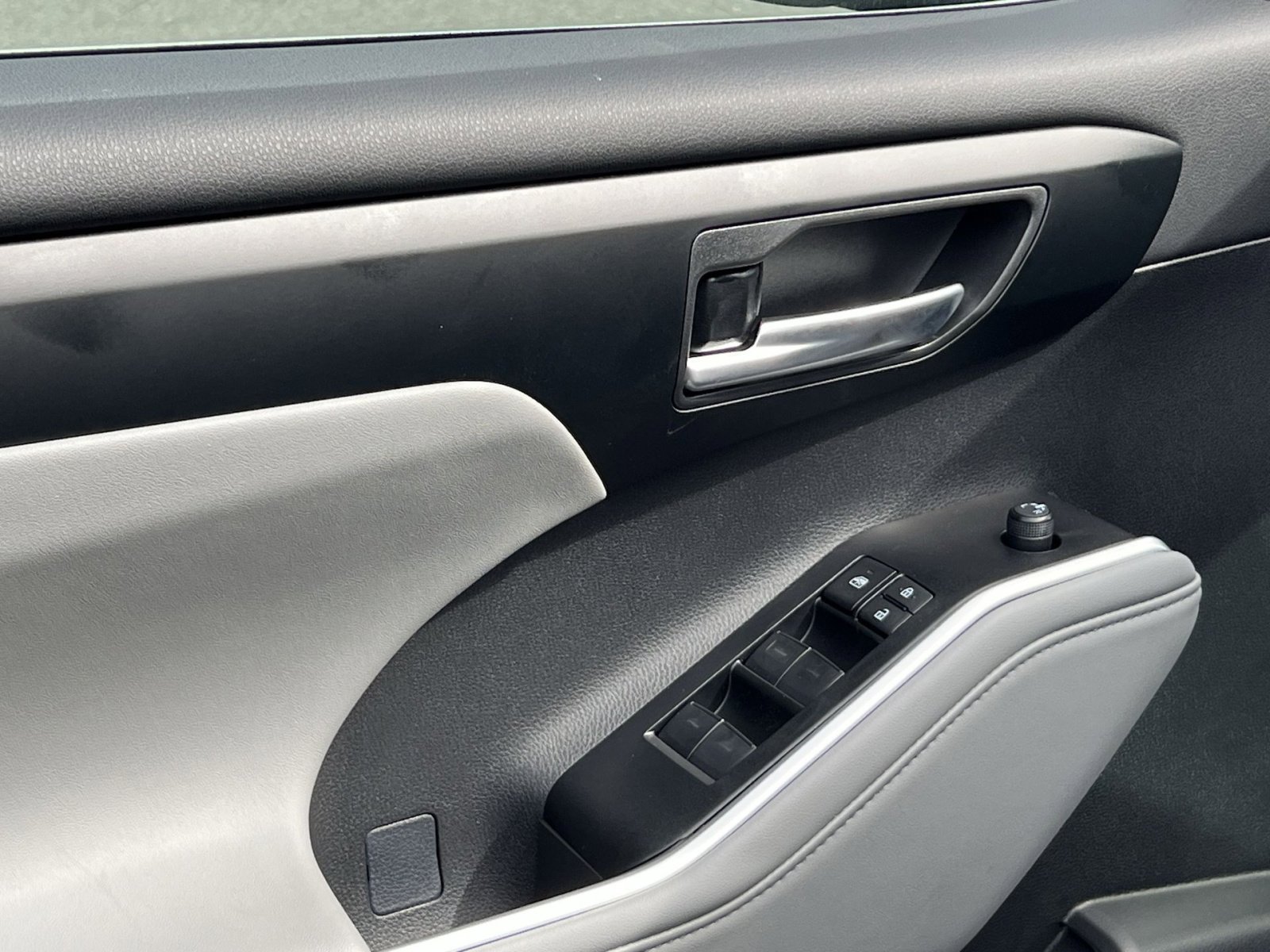 New 2025 Toyota Highlander XLE image 10