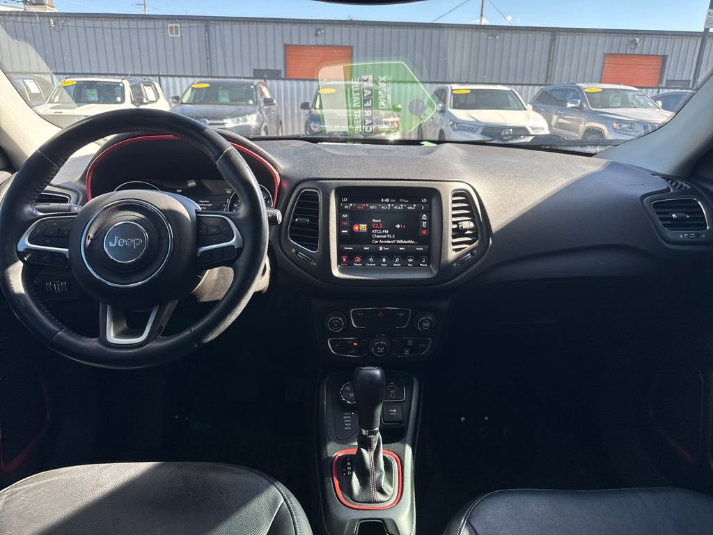Used 2017 Jeep Compass Trailhawk w/ Leather Interior Group AWD/4WD image 12