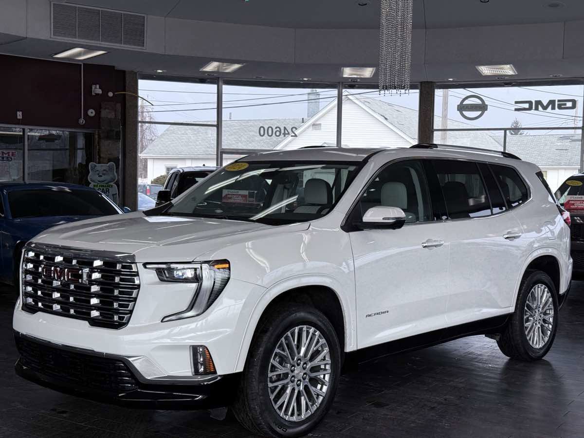 Used 2024 GMC Acadia Denali FWD image 2