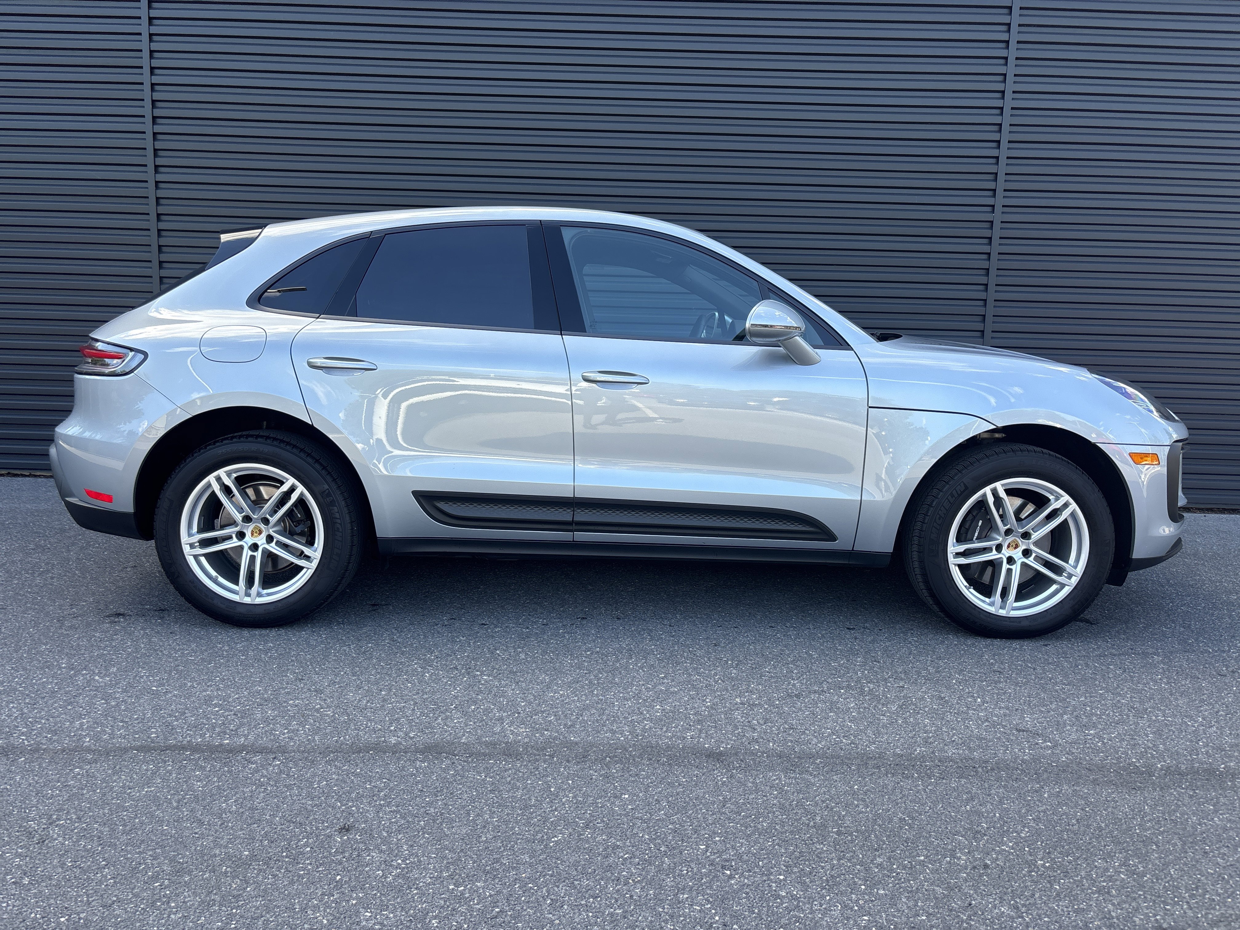 Certified 2025 Porsche Macan image 6