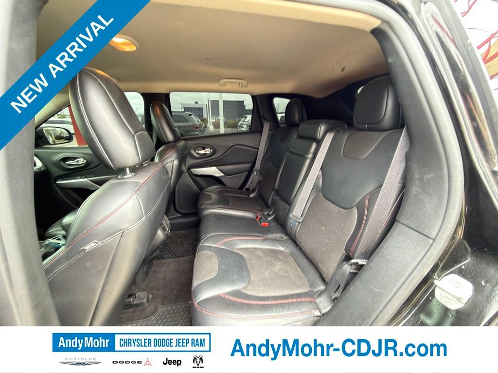 Used 2017 Jeep Cherokee Trailhawk AWD/4WD image 11