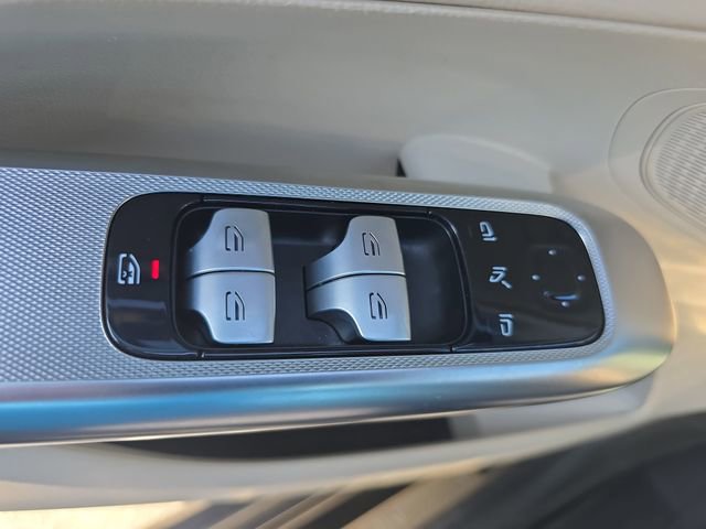 Used 2024 Mercedes-Benz GLC 300 4MATIC image 28