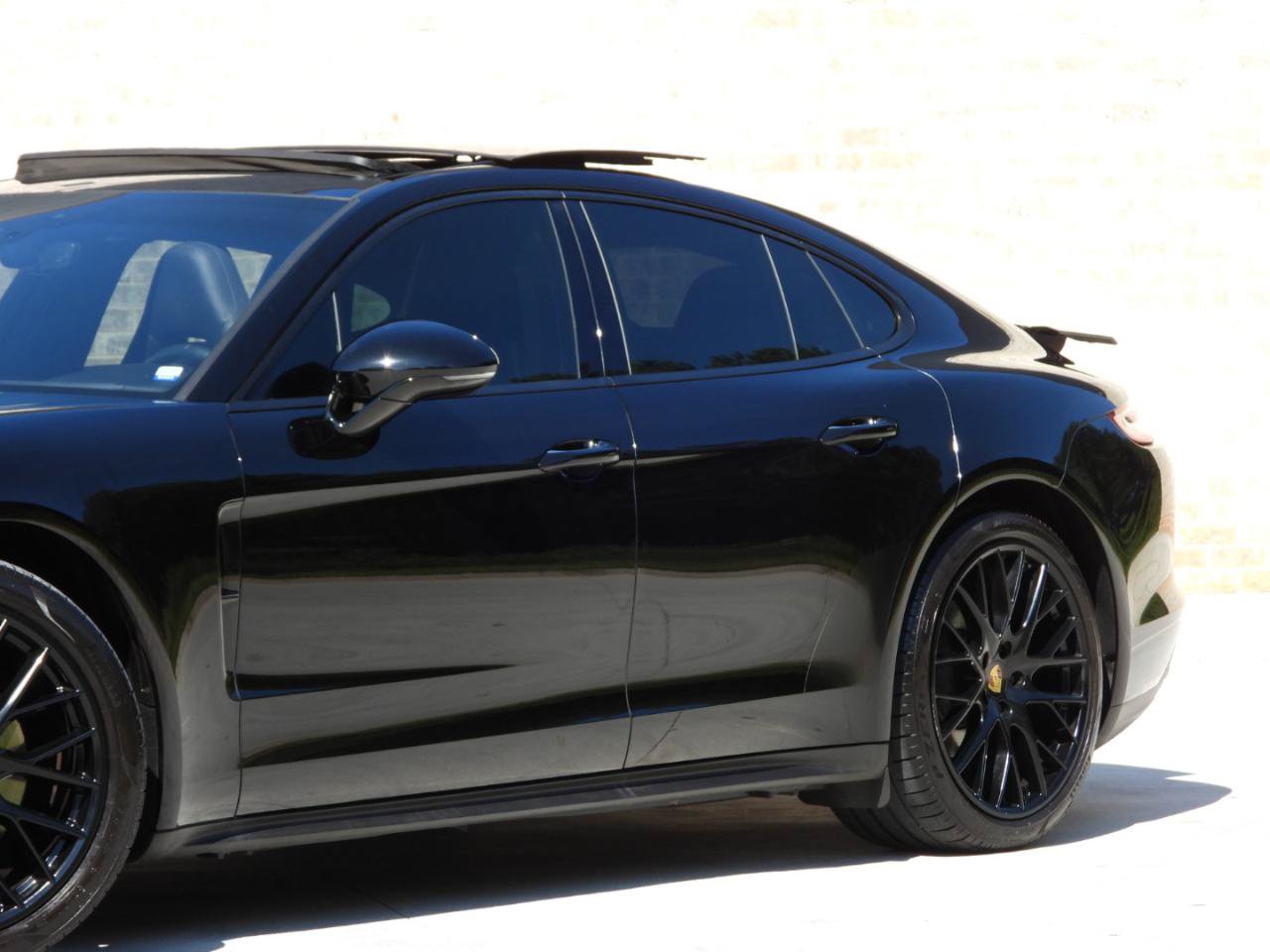 Used 2017 Porsche Panamera RWD image 9