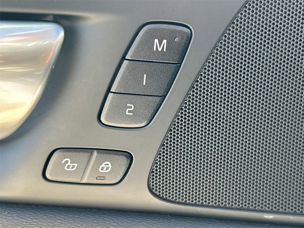 Used 2024 Volvo S60 B5 Core image 24