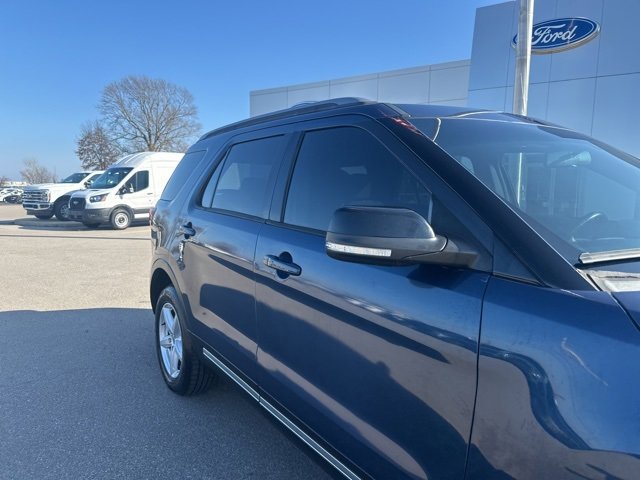 Used 2017 Ford Explorer XLT image 7