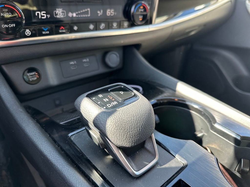 Used 2025 Nissan Rogue SL w/ SL Premium Package image 46