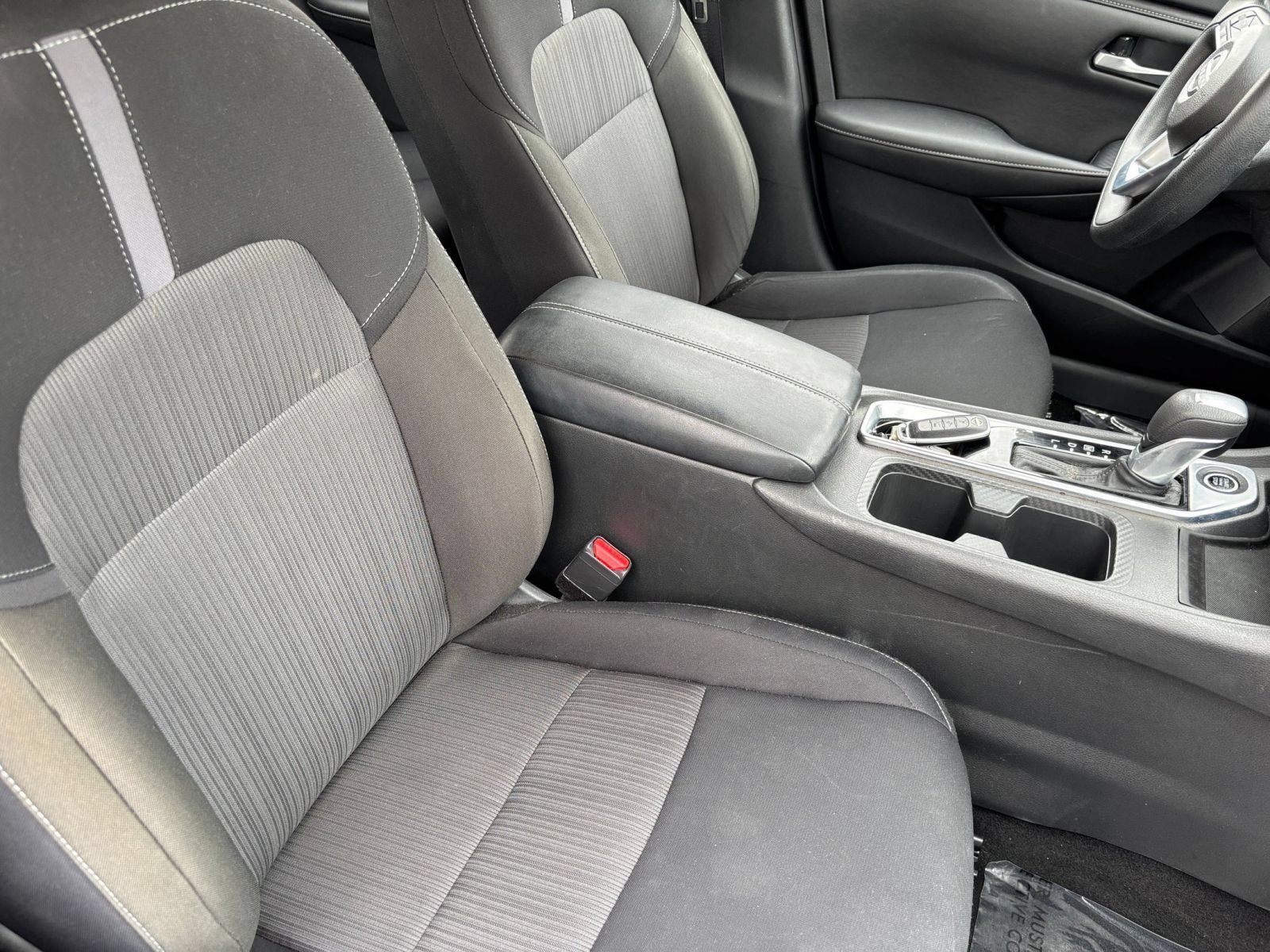 Used 2025 Nissan Sentra SV FWD image 29