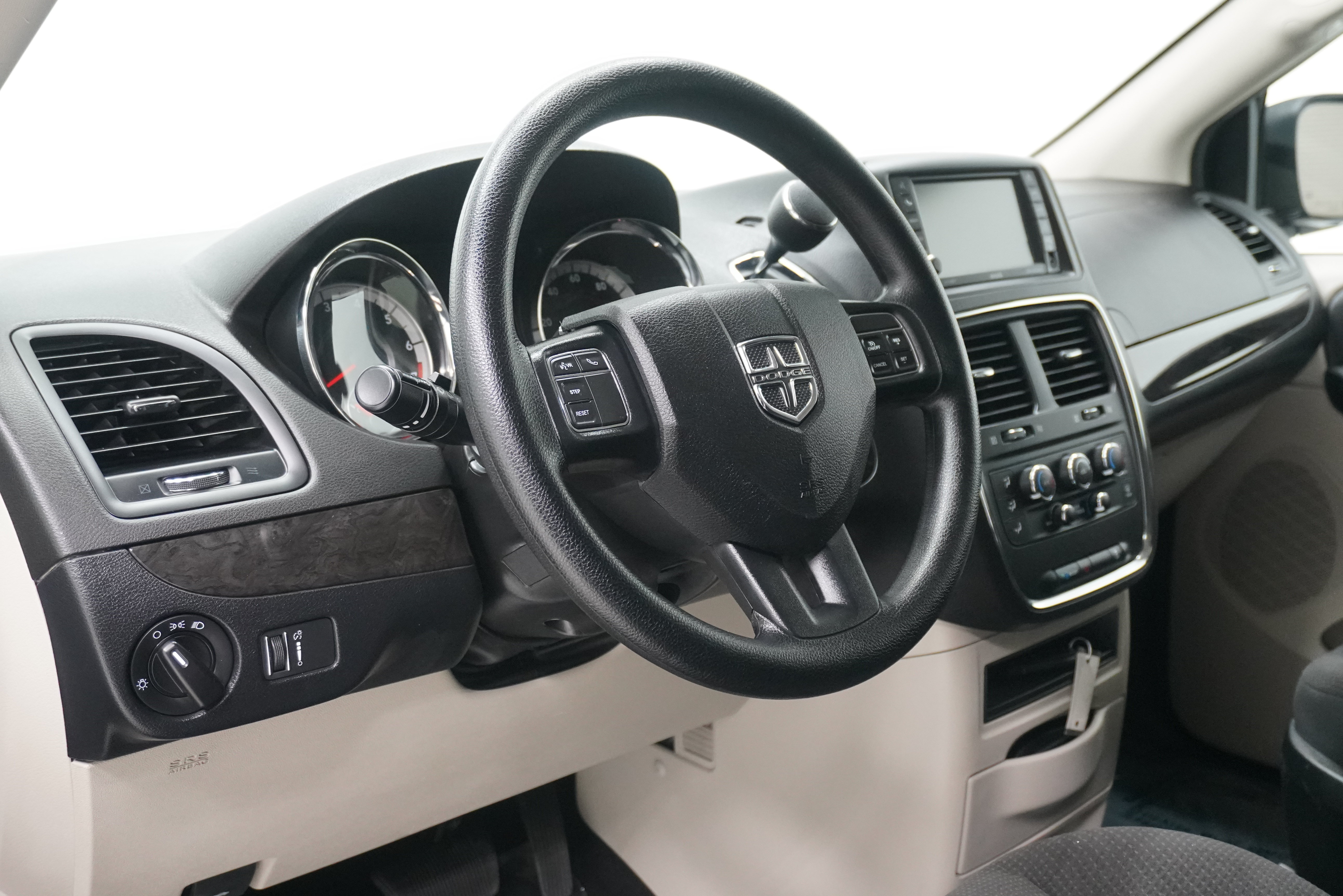 Used 2018 Dodge Grand Caravan SE w/ UConnect Hands-Free Group FWD image 10