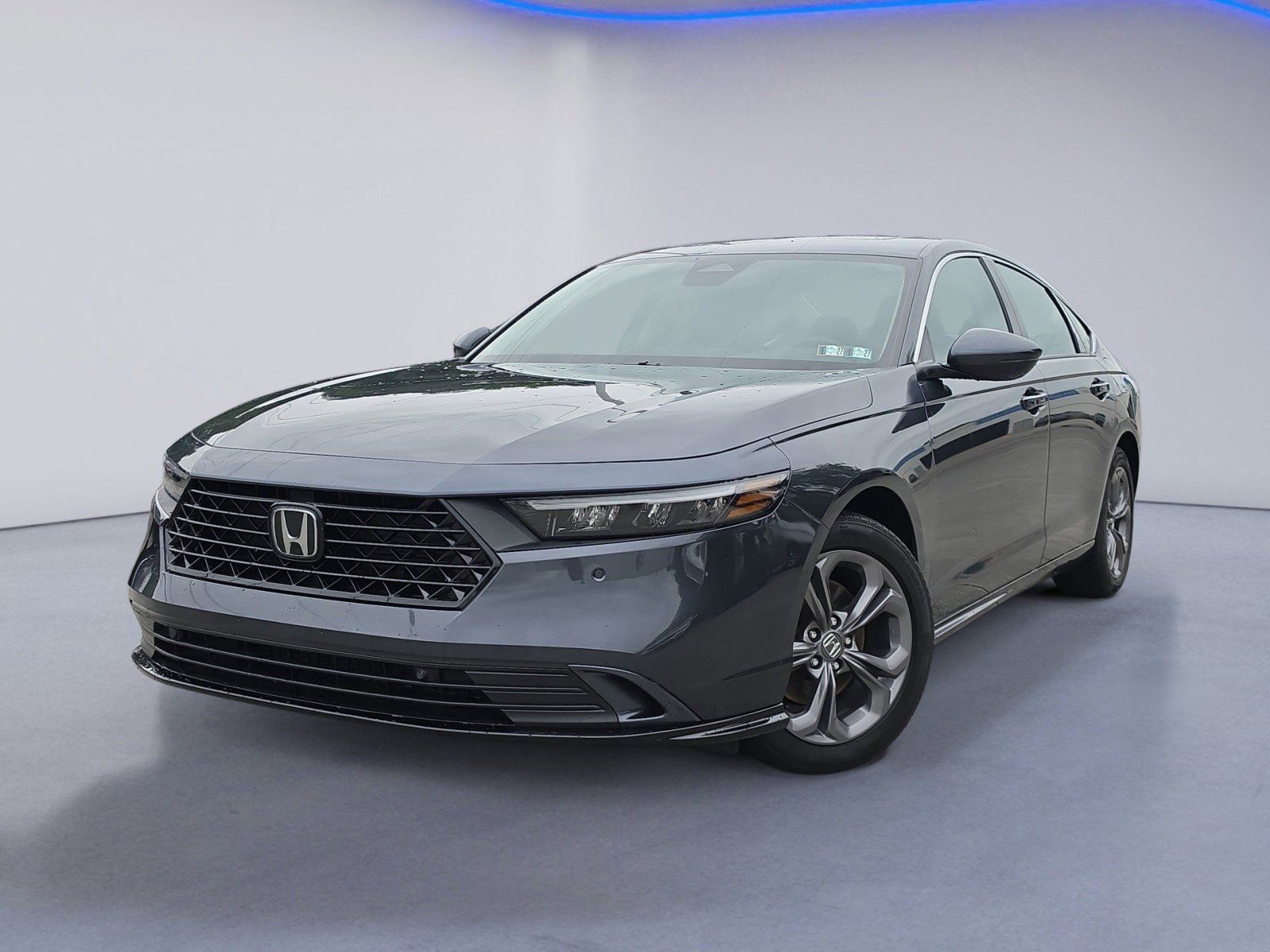 Used 2023 Honda Accord EX-L image 2