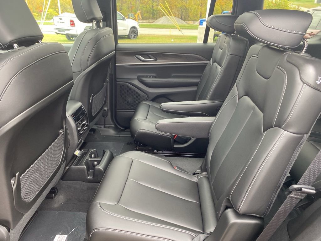 New 2025 Jeep Grand Cherokee L Limited w/ Black Appearance Package AWD/4WD image 22