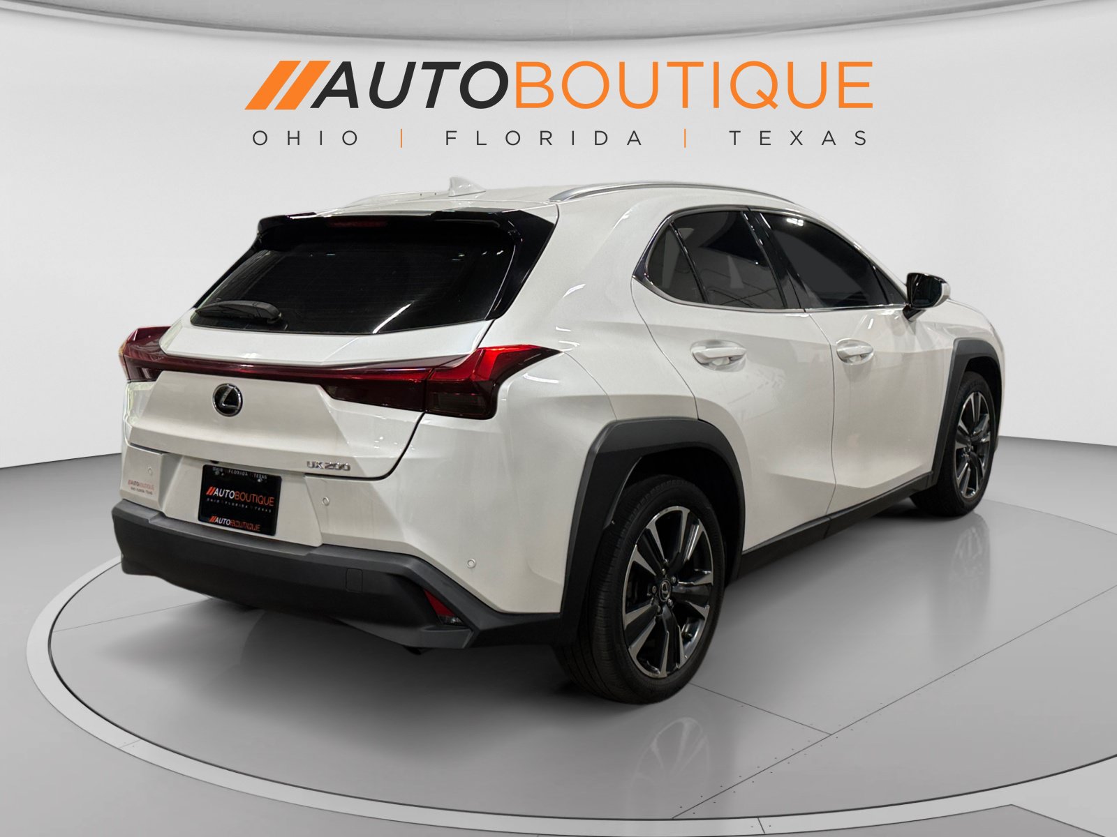 Used 2021 Lexus UX 200 w/ Accessory Package (Z1) FWD image 5