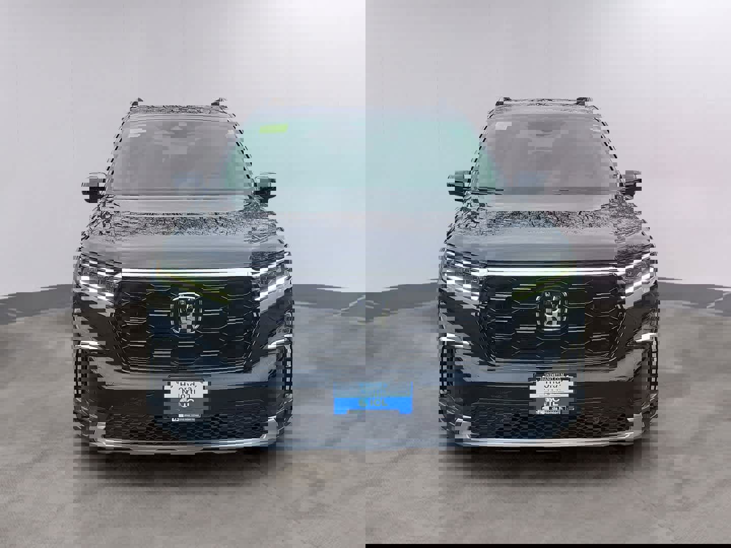 Used 2023 Honda Pilot Touring image 2