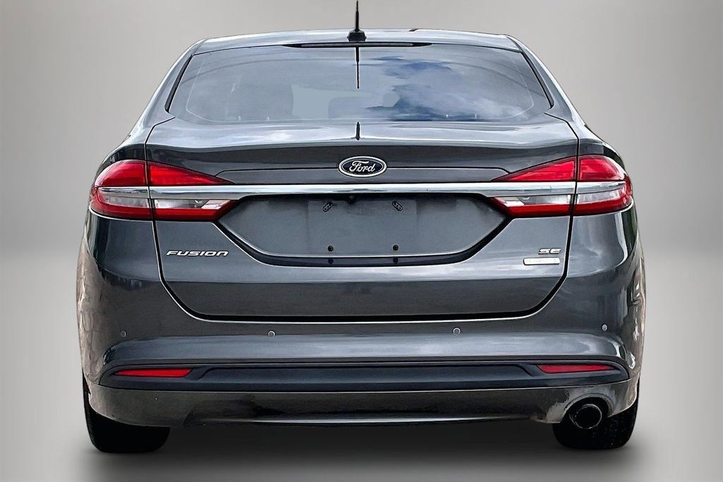 Used 2017 Ford Fusion SE w/ Fusion SE Technology Package FWD image 6