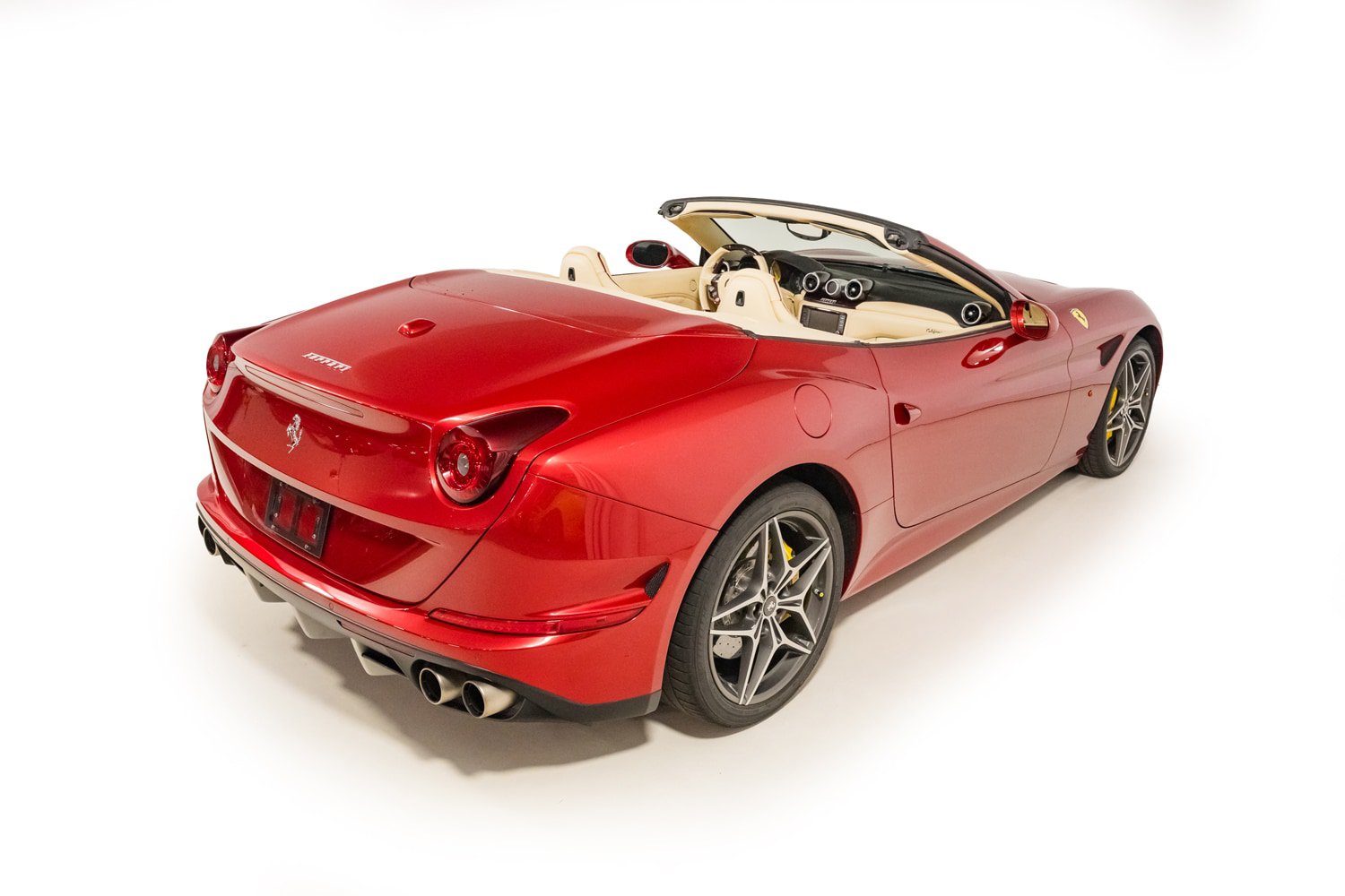 Used 2015 Ferrari California T RWD image 16