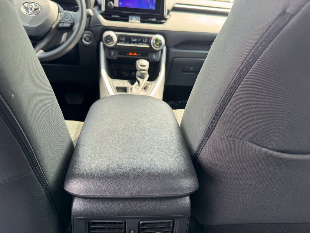 Used 2024 Toyota RAV4 XLE AWD/4WD image 19