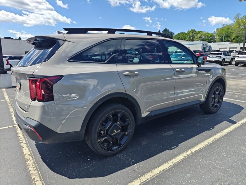 Used 2024 Kia Sorento SX AWD/4WD image 3