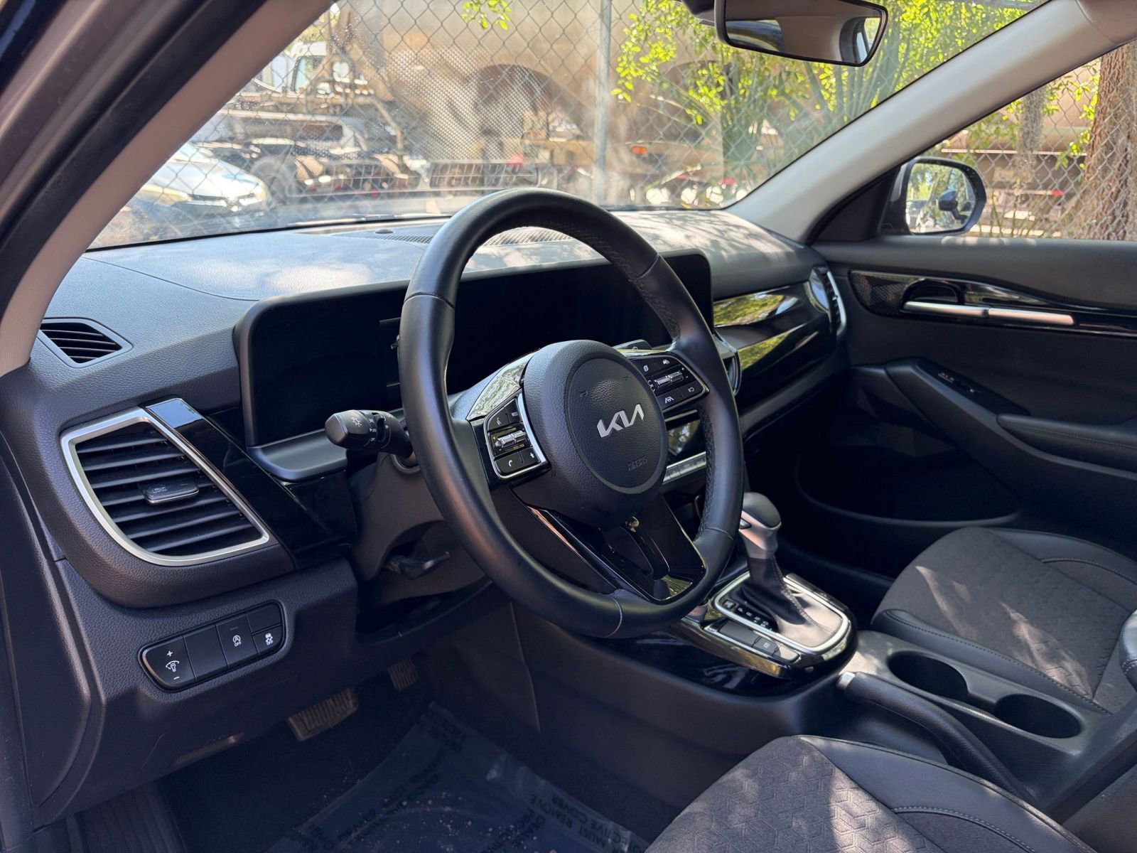 Used 2025 Kia Seltos S image 33