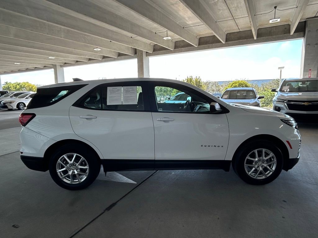 Used 2022 Chevrolet Equinox LS image 4