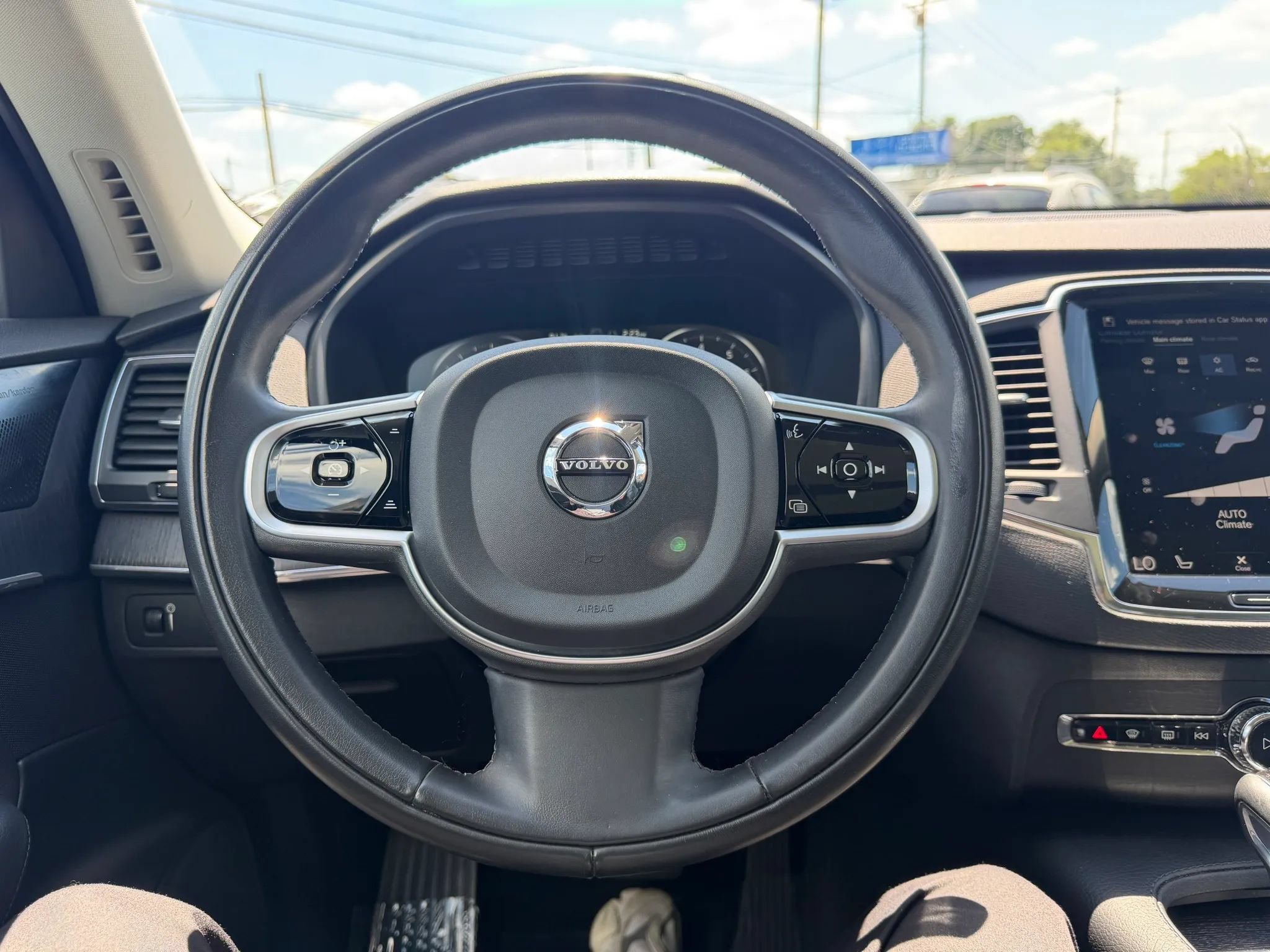 Used 2020 Volvo XC90 T6 Momentum w/ Protection Package AWD/4WD image 25