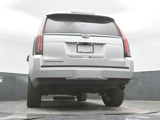 Used 2020 Cadillac Escalade Premium Luxury AWD/4WD image 32
