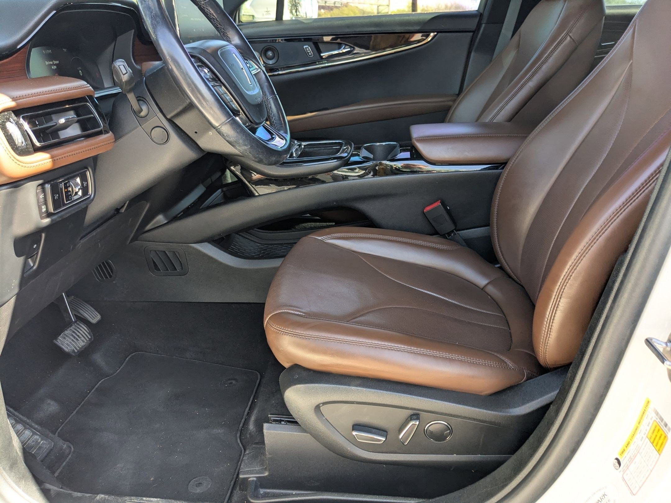 Used 2023 Lincoln Nautilus Reserve w/ Luxury Package FWD image 9
