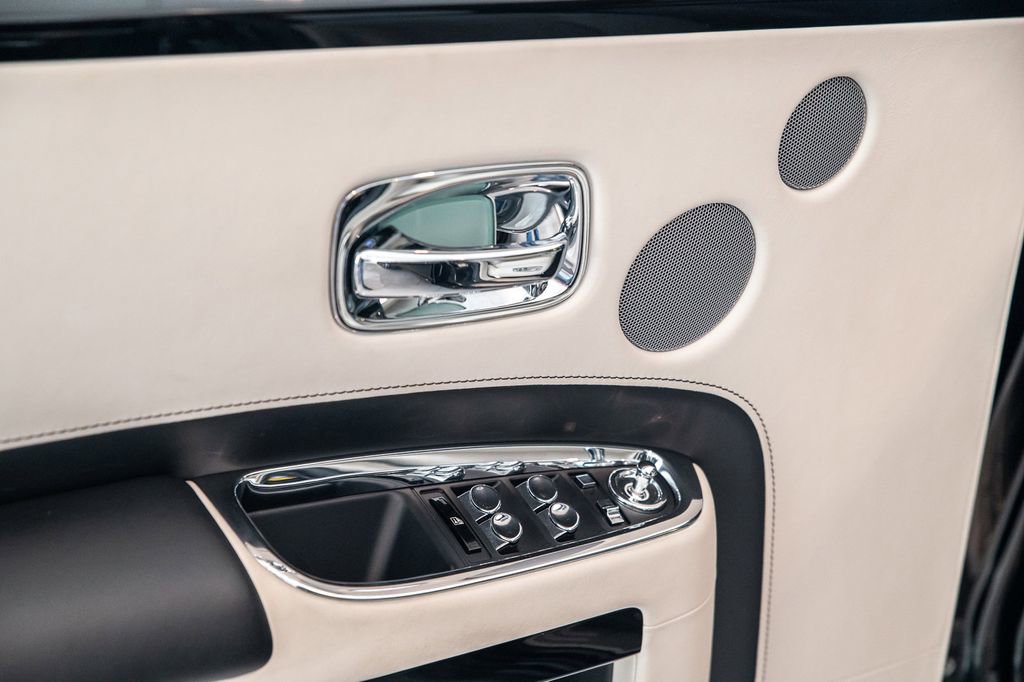 Used 2018 Rolls-Royce Ghost image 25