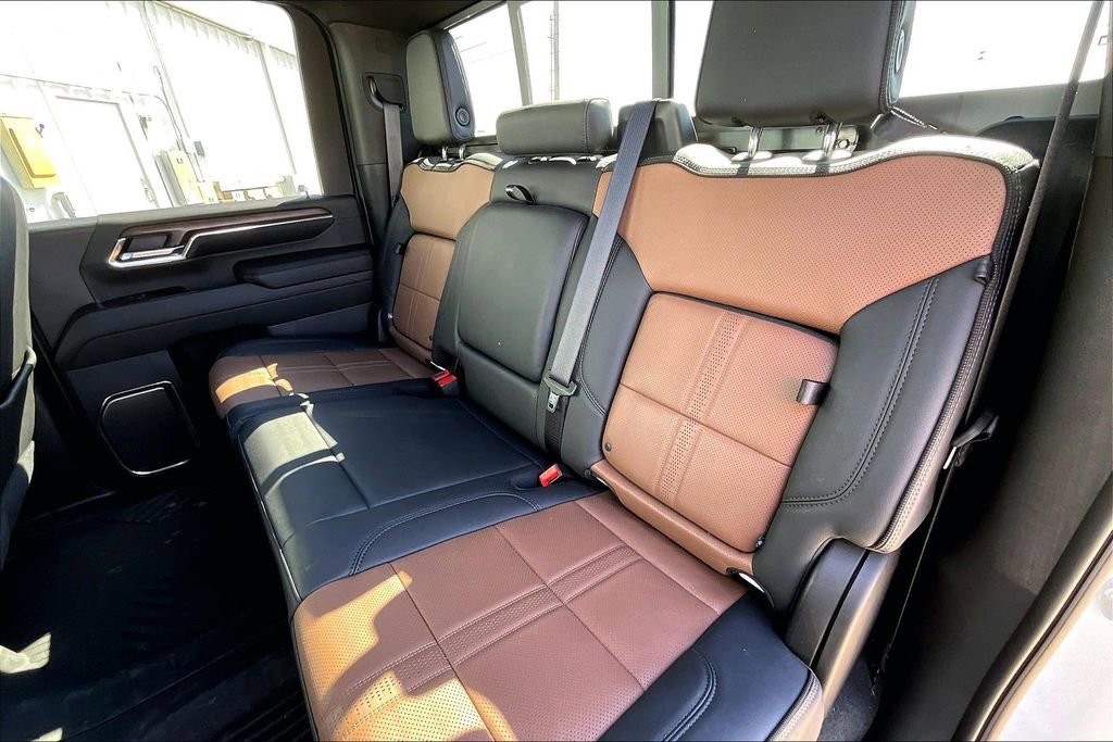 Used 2024 Chevrolet Silverado 2500 High Country w/ High Country Premium Package image 35