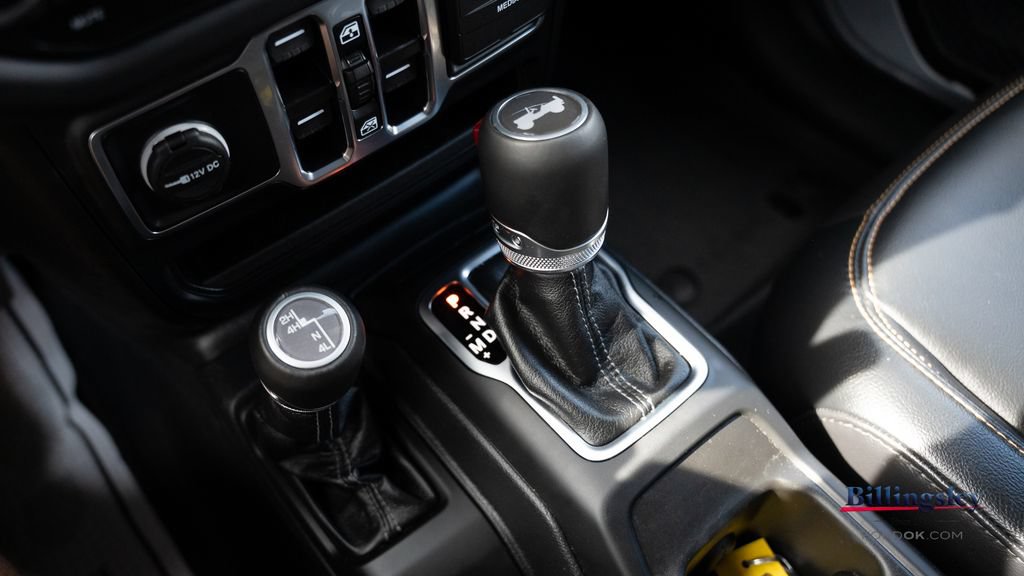 Used 2024 Jeep Wrangler Unlimited Sahara AWD/4WD image 15