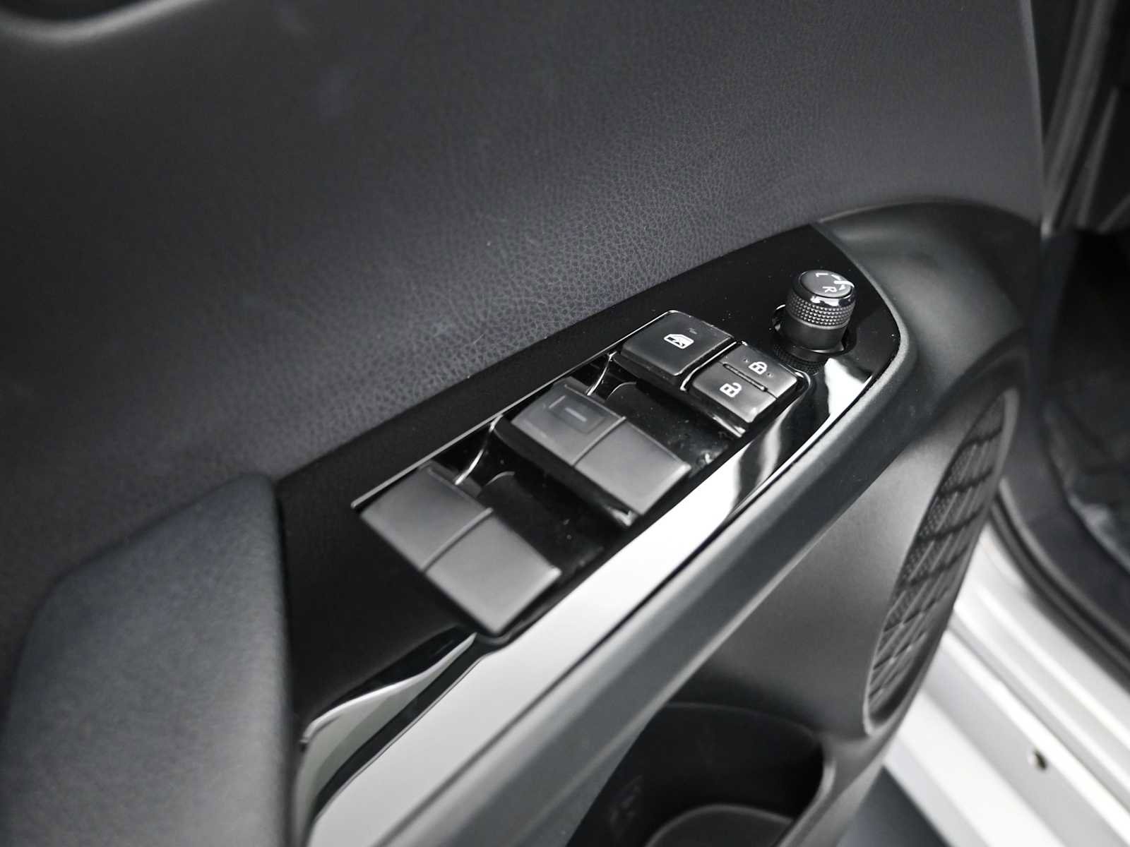 Used 2021 Toyota Prius Prime Limited image 9