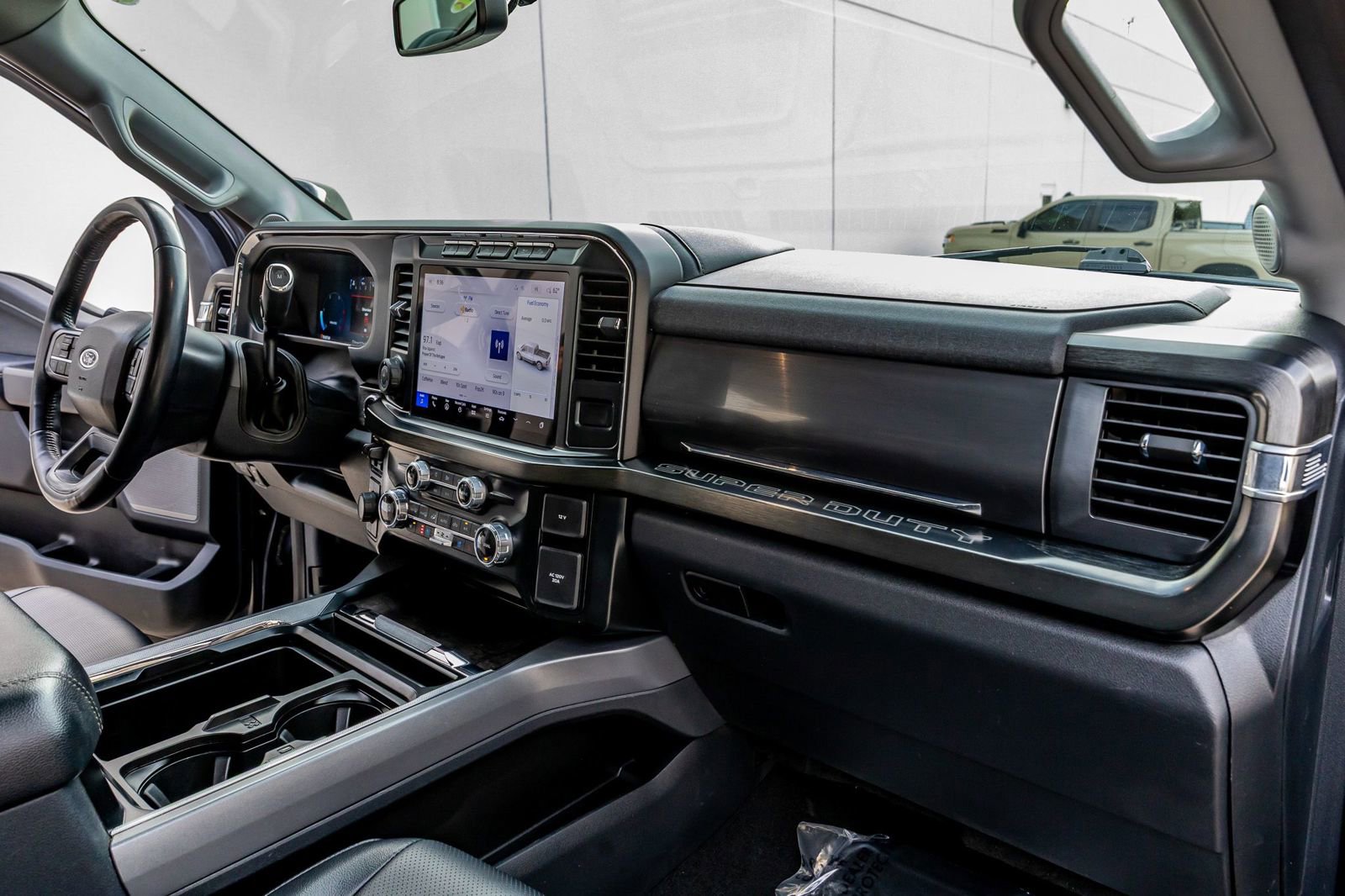 Used 2023 Ford F350 Lariat w/ Lariat Ultimate Package AWD/4WD image 18