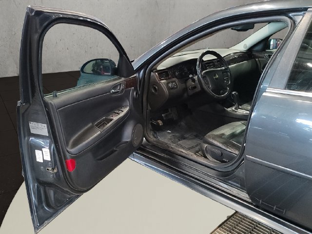 Used 2013 Chevrolet Impala LTZ FWD image 16