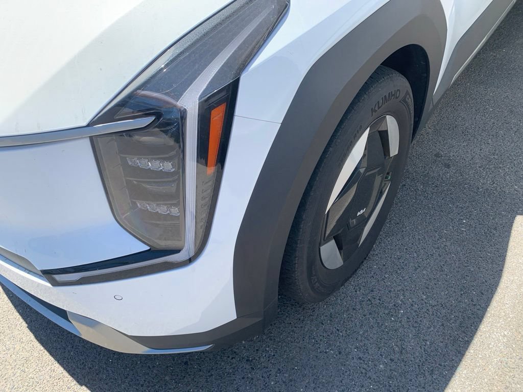 Certified 2024 Kia EV9 Light Long Range RWD image 2