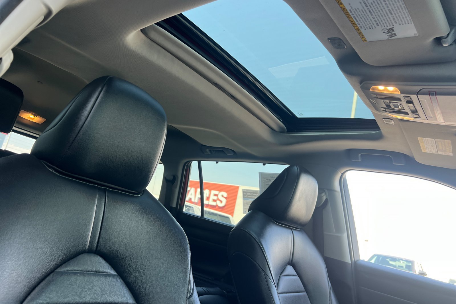 Used 2023 Toyota Highlander XLE AWD/4WD image 15