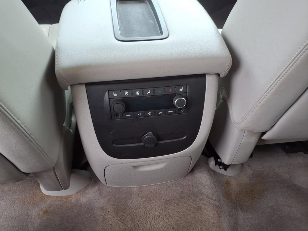 Used 2013 Chevrolet Tahoe LT w/ Luxury Package AWD/4WD image 17