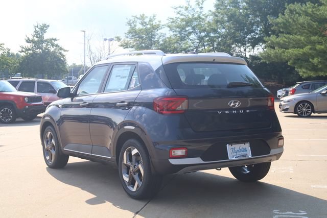 New 2026 Hyundai Venue SEL FWD image 7