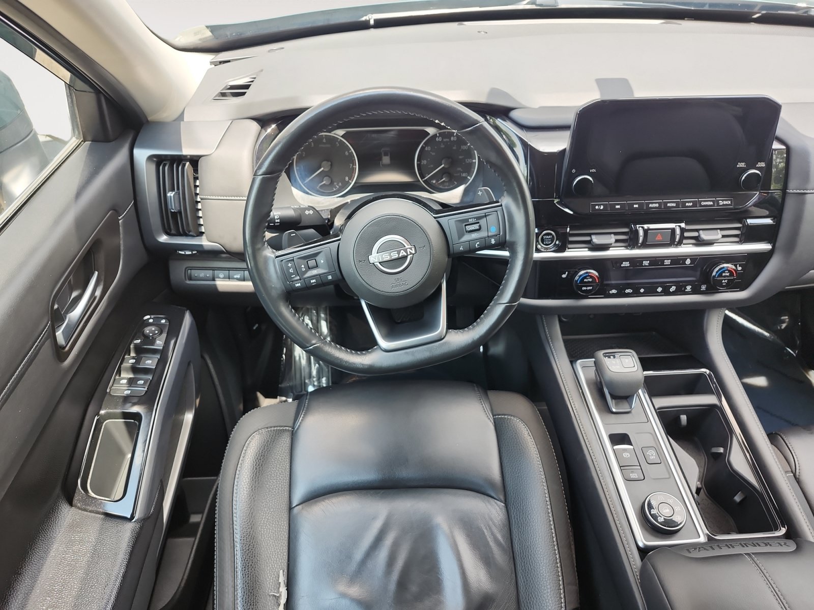 Used 2023 Nissan Pathfinder SL AWD/4WD image 10