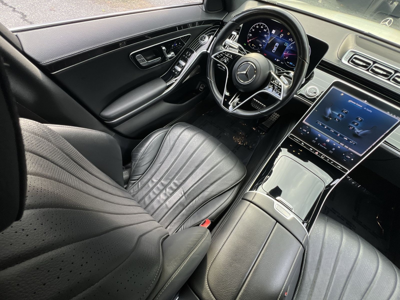 Used 2022 Mercedes-Benz S 580 4MATIC Sedan w/ AMG Line Package image 16