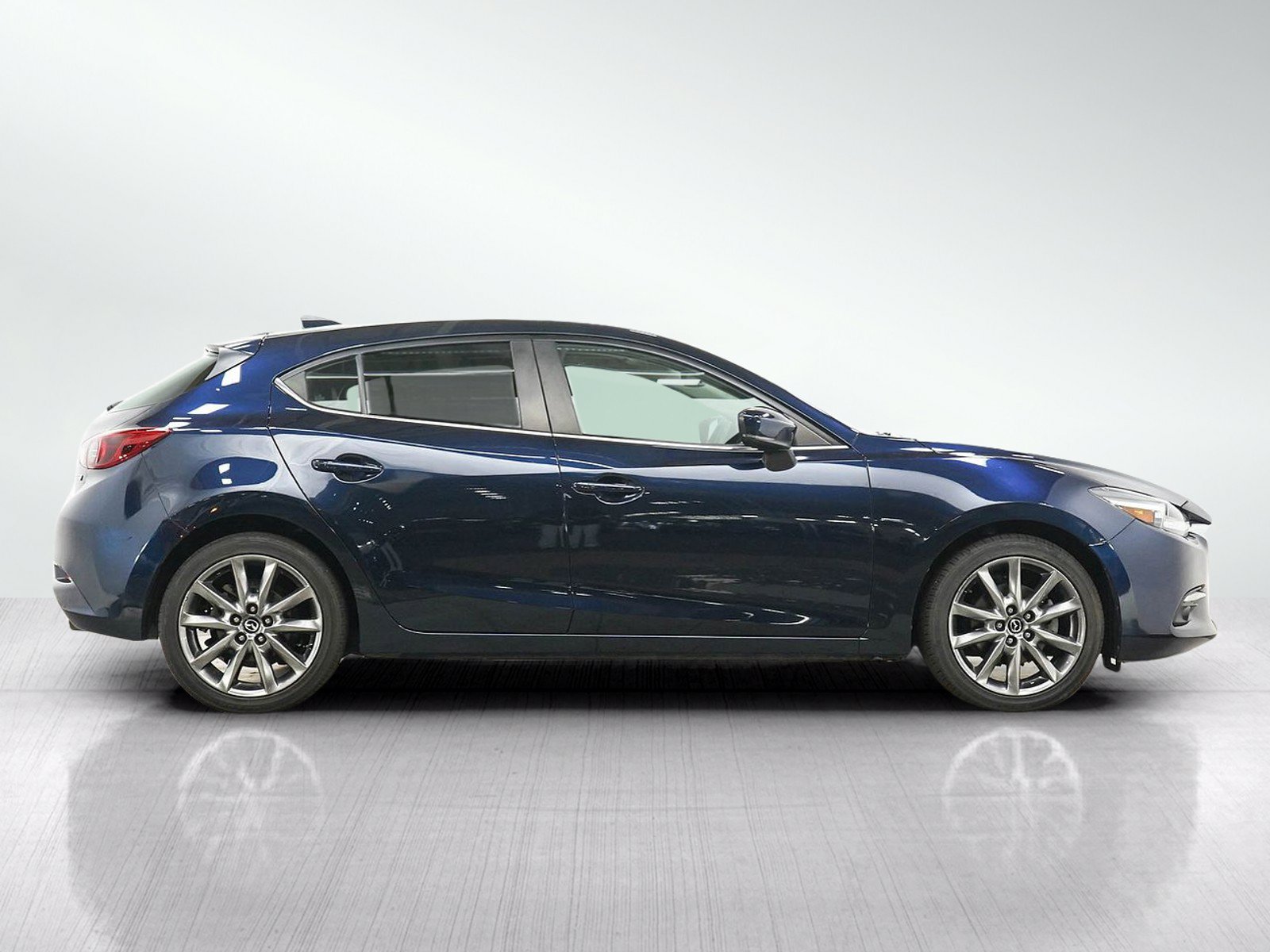 Used 2018 MAZDA MAZDA3 Grand Touring w/ Premium Equipment Package FWD image 6