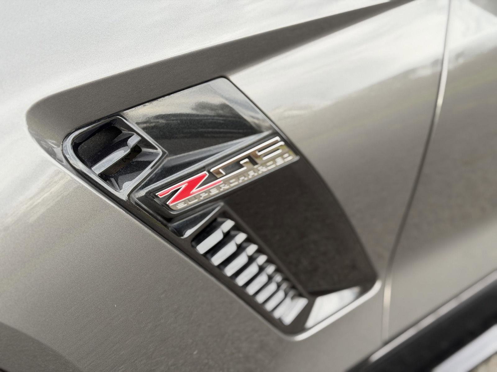 Used 2015 Chevrolet Corvette Z06 w/ 3LZ Preferred Equipment Group image 16