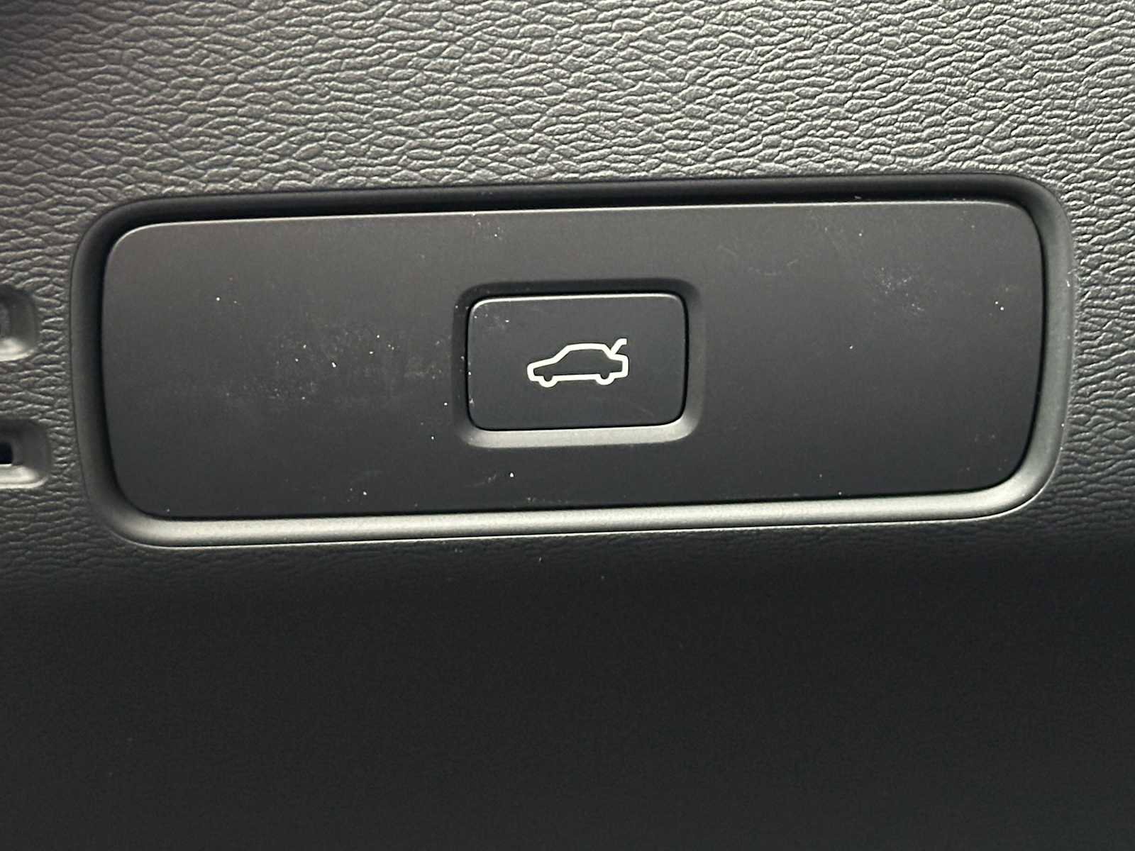 New 2026 Volvo XC40 B5 Plus w/ Protection Package Premier image 33