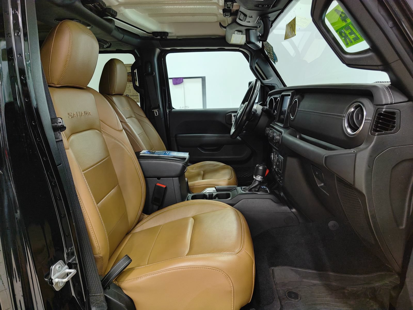 Used 2022 Jeep Wrangler Unlimited Sahara AWD/4WD image 16