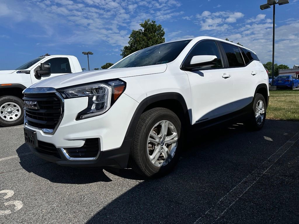 Used 2023 GMC Terrain SLE AWD/4WD image 2