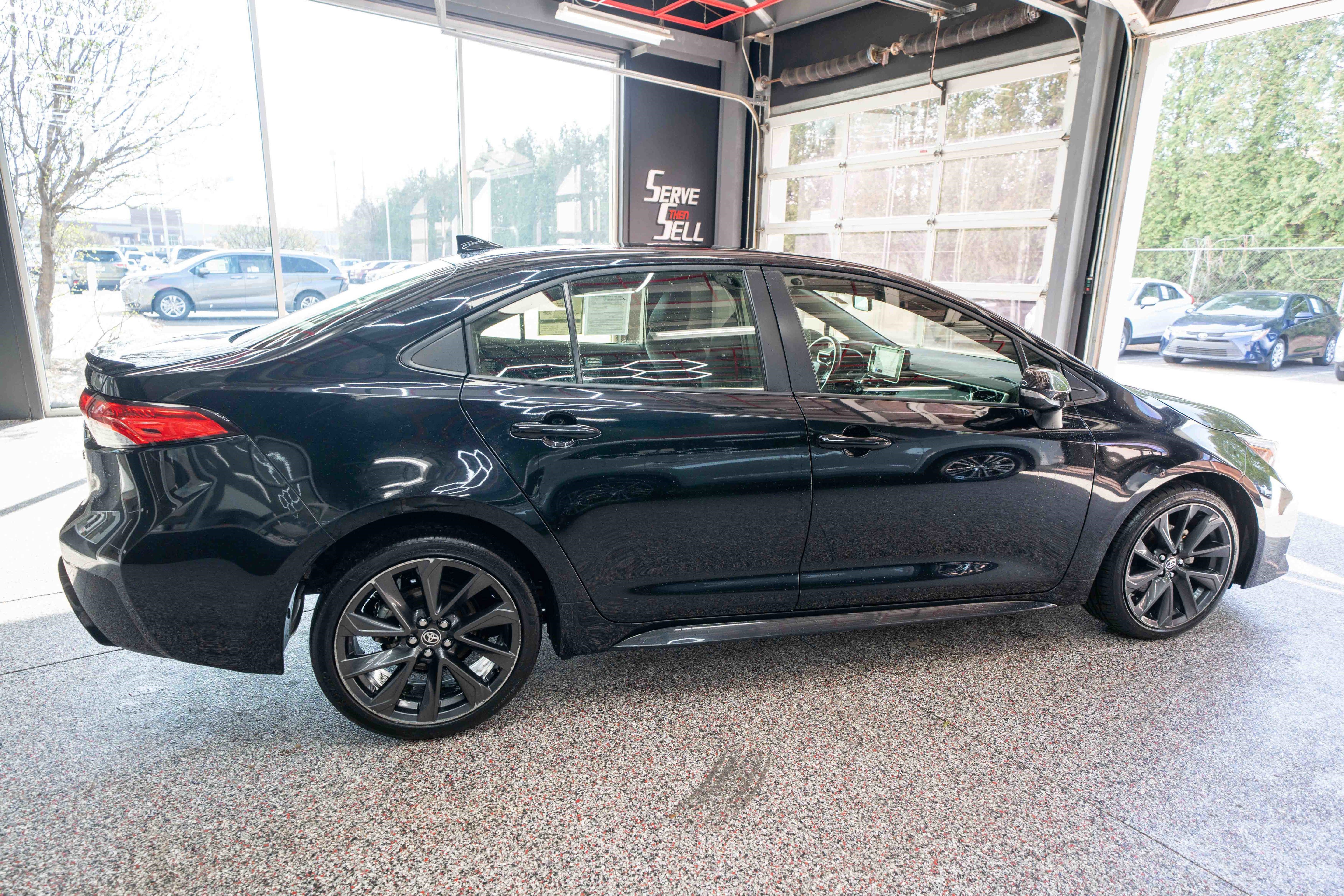 Used 2024 Toyota Corolla SE w/ SE Premium Package image 4