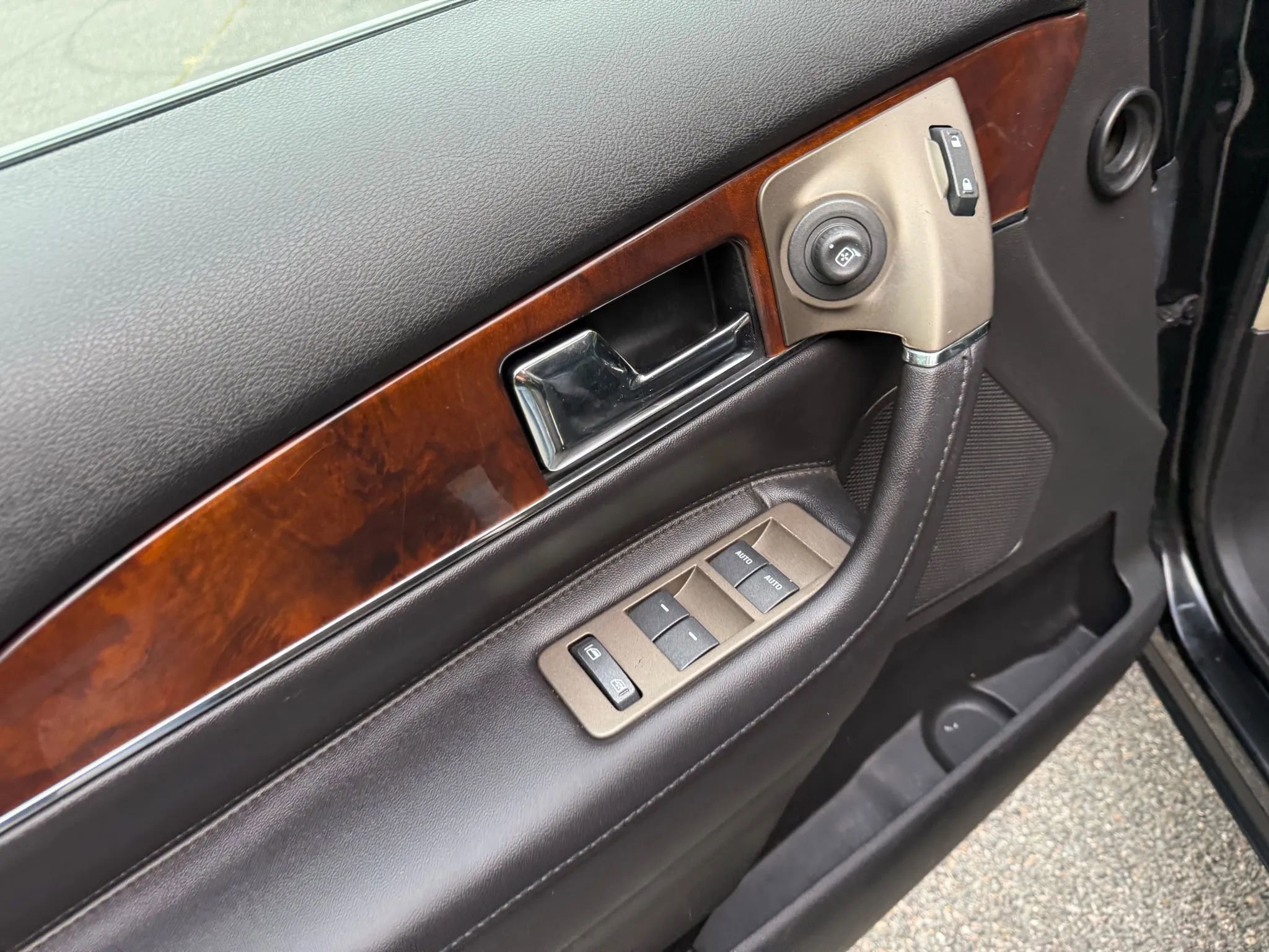 Used 2014 Lincoln MKX AWD w/ Equipment Group 102A image 23