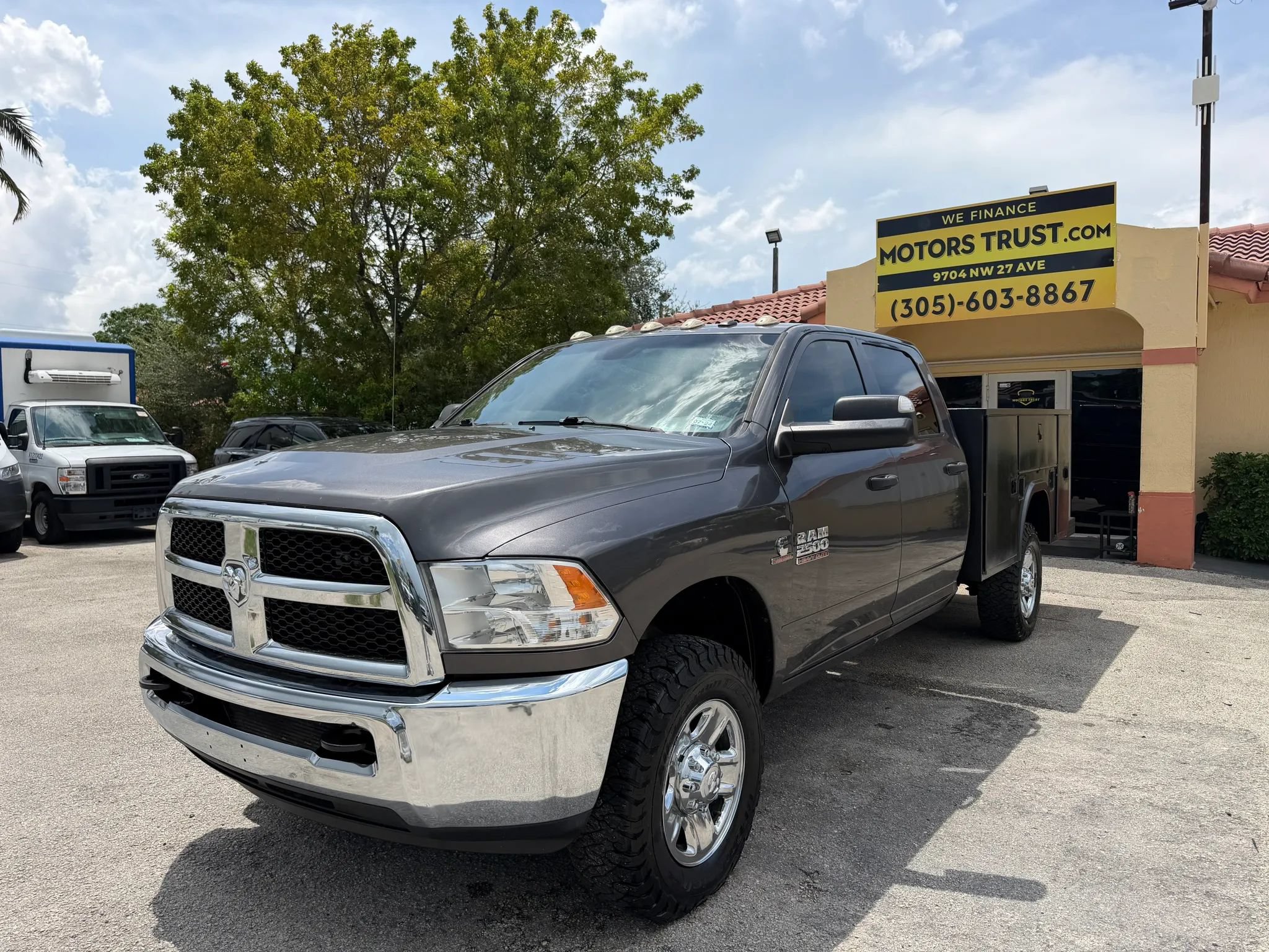 Used 2018 RAM 2500 Tradesman w/ Chrome Appearance Group AWD/4WD image 3