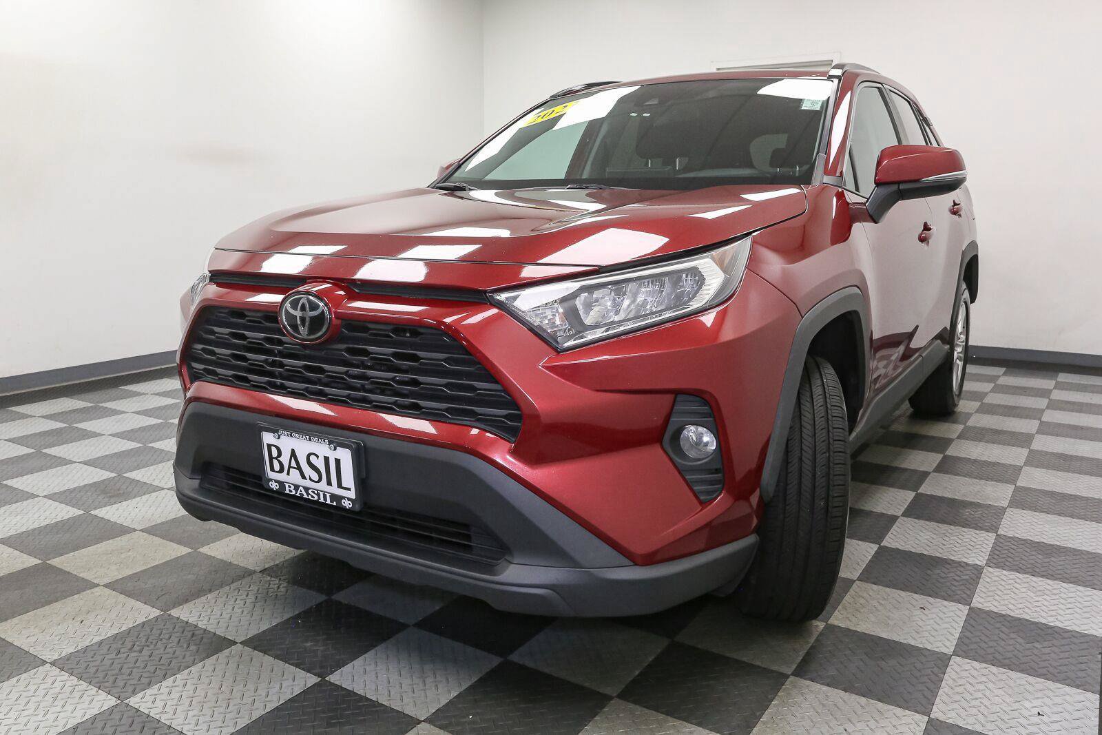 Used 2021 Toyota RAV4 XLE AWD/4WD image 4