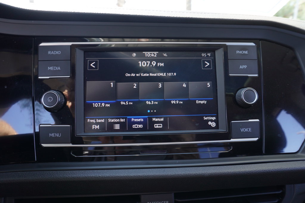 Used 2023 Volkswagen Jetta SE FWD image 21