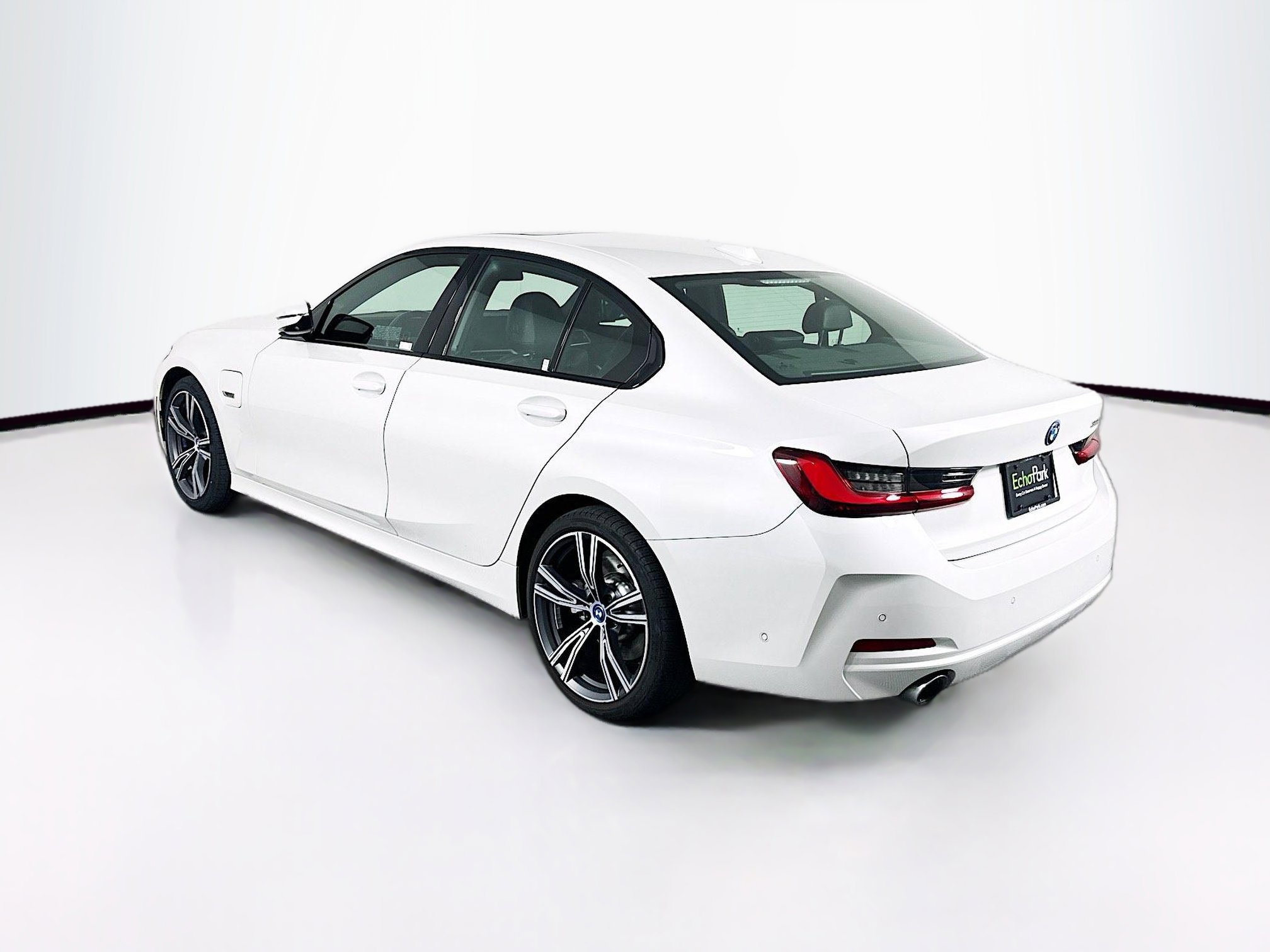 Used 2023 BMW 330e w/ Parking Assistance Package image 5